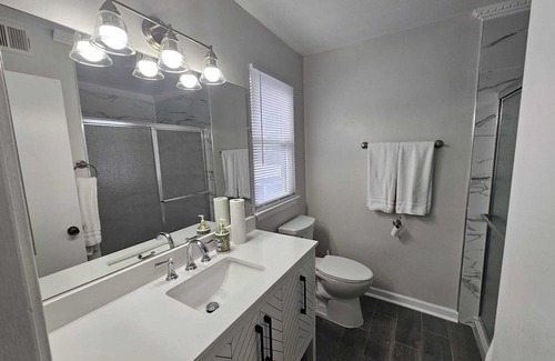 Mount Vernon Condo | Cozy 1-bedroom condo in wonderful Alexandria with WiFi, AC, Free Parking