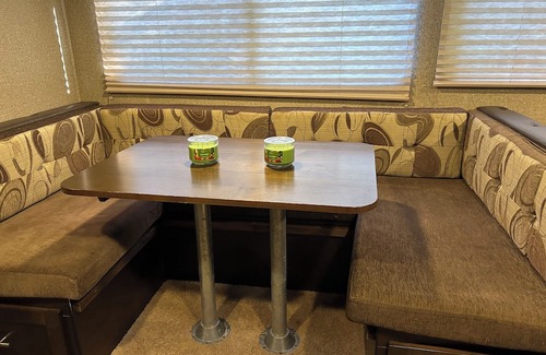 Mountain View RV Rental | 2 Bedroom Camper in the Folk Music Capital-Pet Friendly-Close to Golf Course