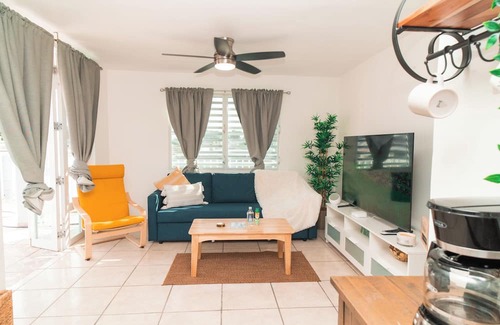 Hoyo Mulas Apartment | Mi casita Couples Retreat Near Airport