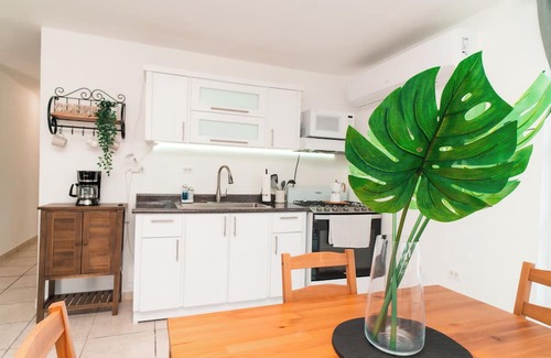 Hoyo Mulas Apartment | Mi casita Couples Retreat Near Airport
