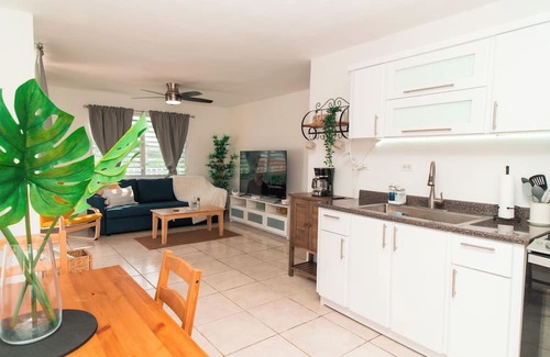 Hoyo Mulas Apartment | Mi casita Couples Retreat Near Airport