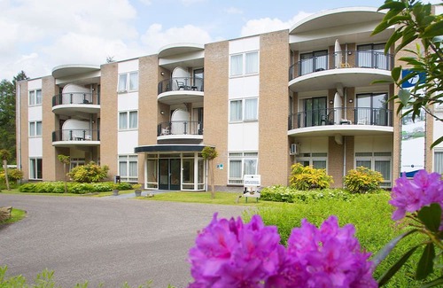 De Bult House | 2 Units Lakeview w/Pool | Close to Giethoorn Excursions & Wetland Trail