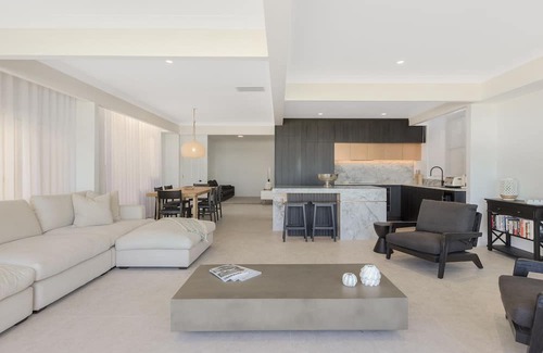Palm Beach House | Beach Break on Jefferson . 3 bedroom Beachfront Holiday home with Linen and Wifi included