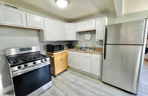 Herrin House | Seventeenth Street 2-bedroom 1 bath house with AC, WiFi in Herrin