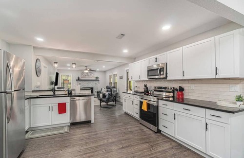 Grandview House | Chic Space/12M->Belton, 910 Mbps