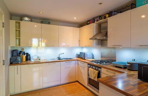 Cults House | Charming 4-bedroom house with AC, fitness room in lovely Cults