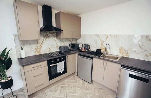Barrow-on-Trent Apartment | Hen & Chickens Luxury Apt Free Parking | By DerBnB