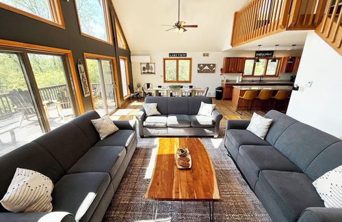 Albrightsville Ski Chalet | Lakeside Lookout Lodge - MASSIVE 6 BR Chalet w/Hot Tub Lake Beach Pool