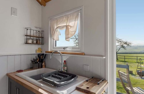 East Portlemouth Apartment | Orchard Hut - Camping Available with onsite Beauty Spa