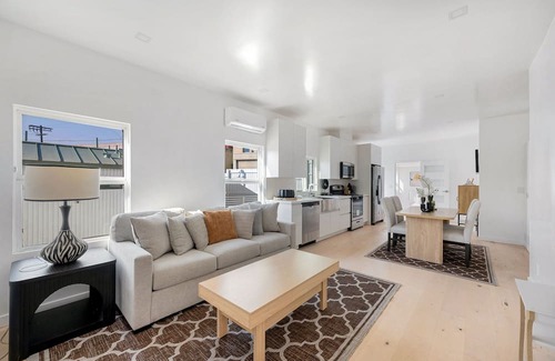 Santa Monica Canyon Apartment | Pacific Coast - Oceanfront Living 115