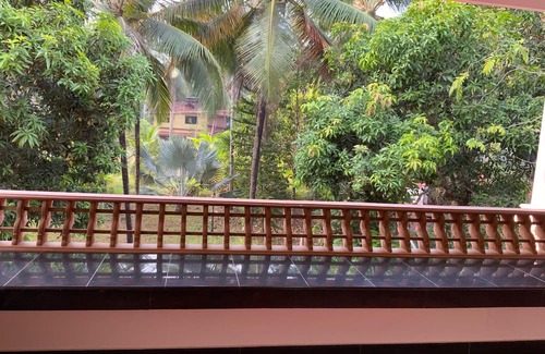 Kozhikode Villa | "Rohini Villa" 5 Bedroom Luxury Garden Villa in Kozhikode