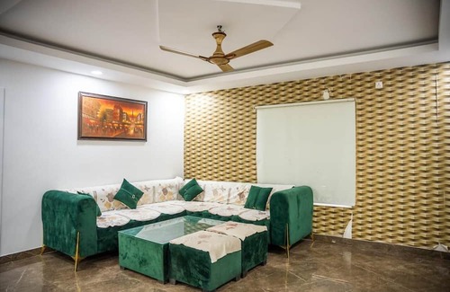 Faridabad Other | Luxurious 4BHK Farmhouse Retreat with Private Pool