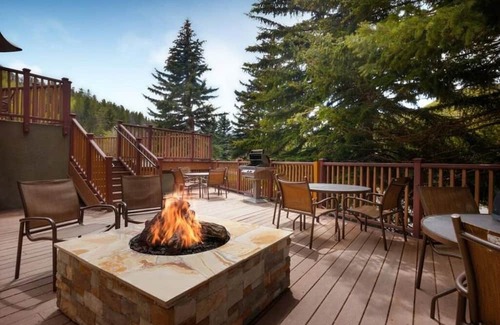 Highland Meadows Condo | 2-bedroom condo in lovely Vail with fitness room,Handball. Indoor Pool and Sauna