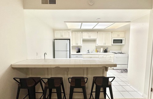 Fountain Valley Condo | Resort Style Home near Beaches & Disneyland