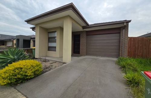 Pakenham House | 7 Serenity Home 3-bedroom house with WiFi and AC in peaceful Pakenham