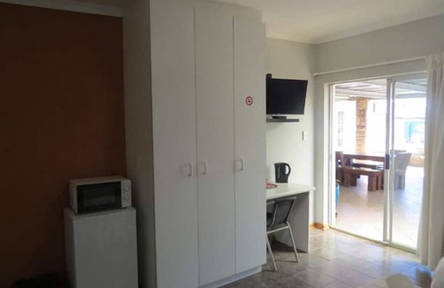 Fichardt Park Apartment | Orchard Guesthouse Budget Double Room