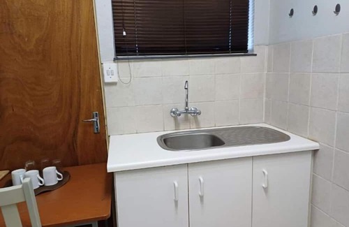 Fichardt Park Apartment | Orchard Guesthouse Budget Double Room