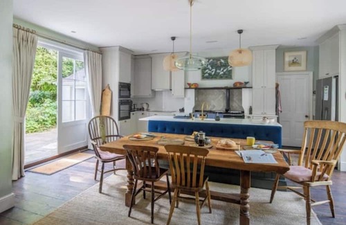 Shrewton House | Henge Estate: 9-10 en-suite bedrooms; Stonehenge