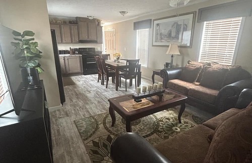 Florence House | 3-bedroom mobile home in peaceful Florence with AC, WiFi