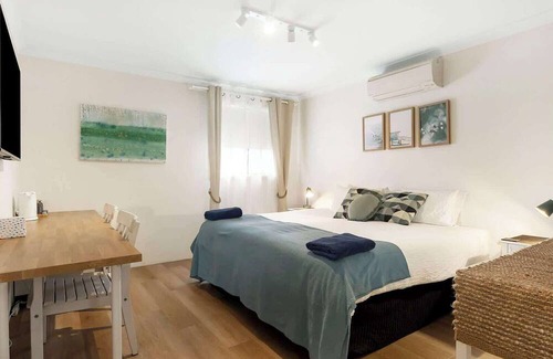Busselton Bed & Breakfast | Meelup Bay Room - 1 @ Observatory Guesthouse
