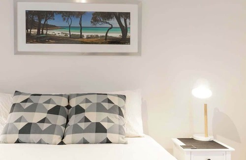 Busselton Bed & Breakfast | Meelup Bay Room - 1 @ Observatory Guesthouse