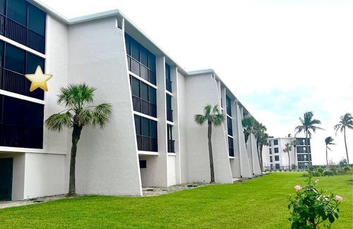 Beachview Country Club Estates Condo | Bright & Beautiful Sanibel Island Beach Condo