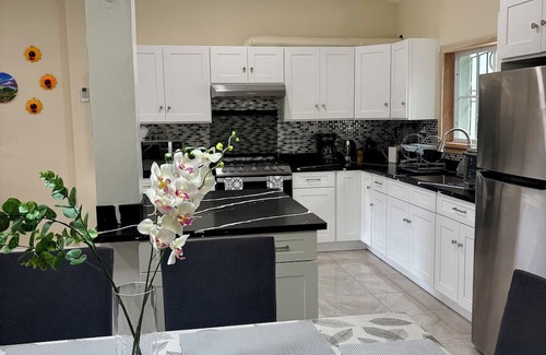 La Union House | 3-bedroom house in pleasant La Union with AC, WiFi