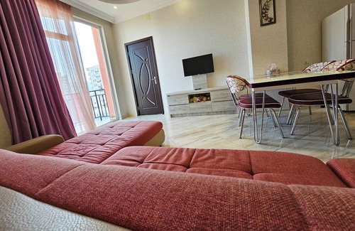 New Boulevard Apartment | Spacious 1-Bedroom Apartment 5-Min Walk to the Sea