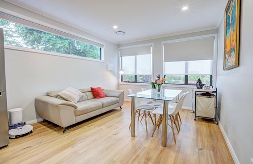 Manuka House | Luxury Modern House Near CBD
