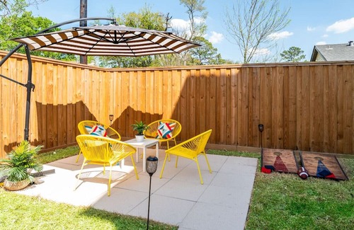 Garden Oaks House | Quiet Luxe Stay I Galleria I Heights I Memorial I Downtown