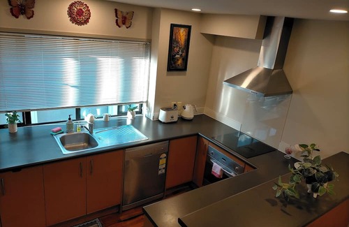 Parnell House | Parnell! Elegant & Modern 3Bedrooms Townhouse with Patio+ Garage-Auckland CBD