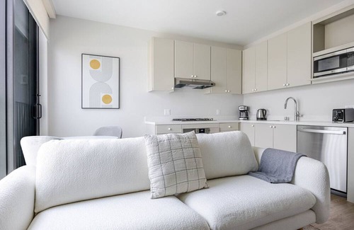 Chinatown Apartment | Blueground | Downtown, elevator, nr parks