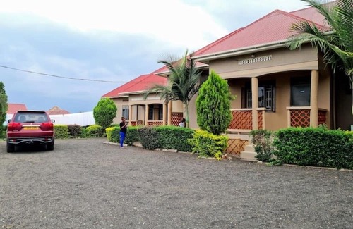 Kasese Apartment | BLT Guest House, Kasese