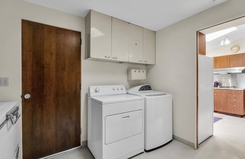 Urbana House | Incredible Mid-Century home in premium location