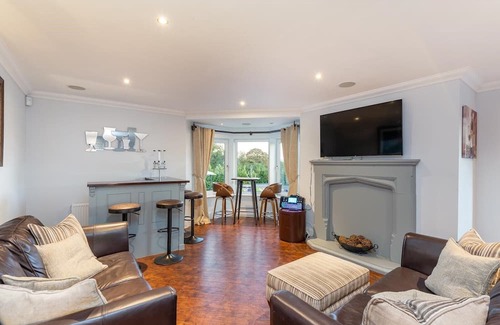 Fence House | Woodland Retreat - 7 Bed/Hot Tub - Ideal for Hen Parties & Other Celebrations