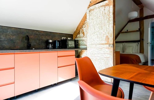 La Madelaine-sous-Montreuil Apartment | Studio, 2 people (upstairs)