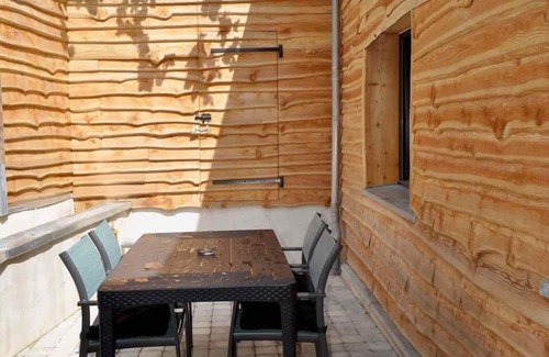 La Madelaine-sous-Montreuil Apartment | Gîte Ysé, sleeps 4