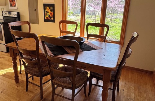 Lawrence Other | Sunflower/Mushroom Farmhouse just 6 minutes from Lawrencen"Wakarusa Valley Farm"