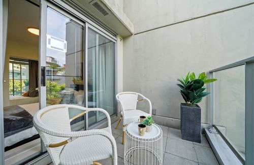 Gastown House | Luxury 3 Bedroom Townhome in Downtown Vancouver with Rooftop Patio