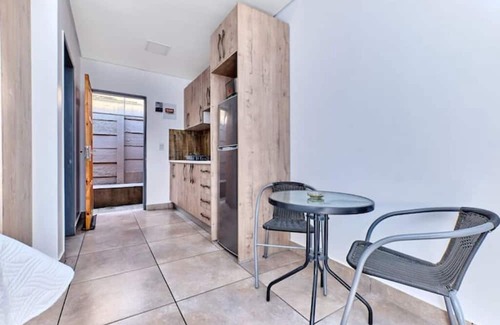 Woodmead Apartment | Advas bachelor bliss