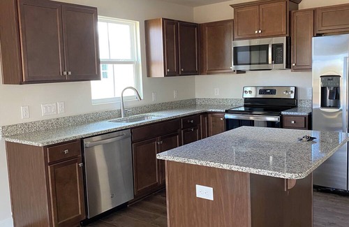 Tabor City House | Charming 2-bedroom house in Tabor City with WiFi andAC. Covered Back Porch.