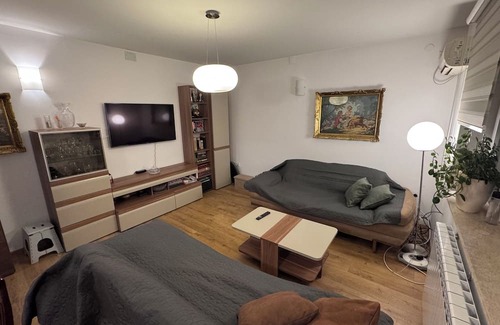 Centar Apartment | Charming 1-bedroom apartment in Skopje with WiFi, AC, fitness room