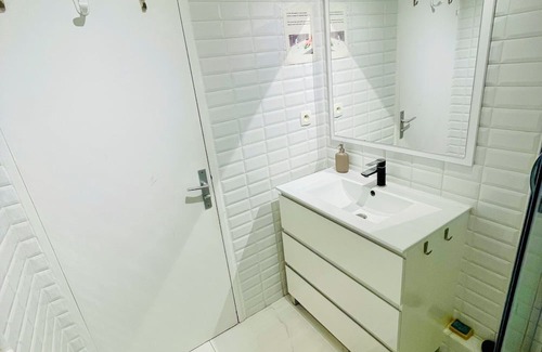 Aulnay-sous-Bois Apartment | A luxury room very close to Paris, CDG Airport, and Parc des Expositions