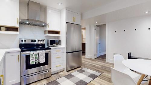 Vaughan Apartment | Luxury basement apartment!