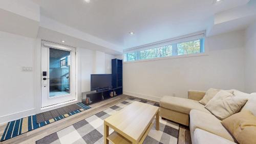 Vaughan Apartment | Luxury basement apartment!