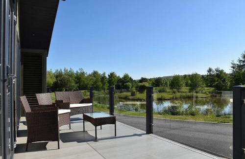Holton Le Clay House | Luxury Lakeside Lodge 2