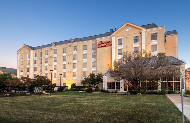 Hampton Inn & Suites-Austin Airport