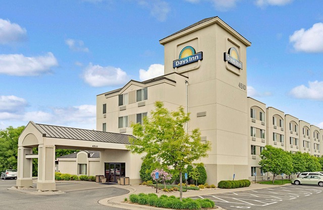 Days Inn by Wyndham Eagan Minnesota Near Mall of America