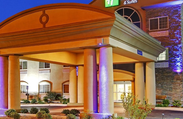Holiday Inn Express Hotel & Suites Carlsbad, an Ihg Hotel