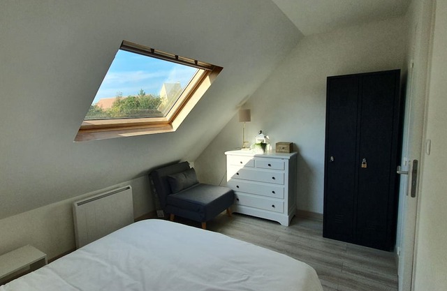 2 bedroom house 5 minutes from the sea and parking